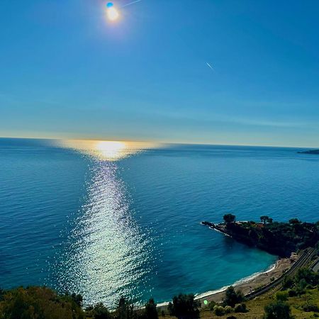 Kiss Of Sea - Balzi Rossi & Baia Beniamin Apartment Ventimiglia Ngoại thất bức ảnh
