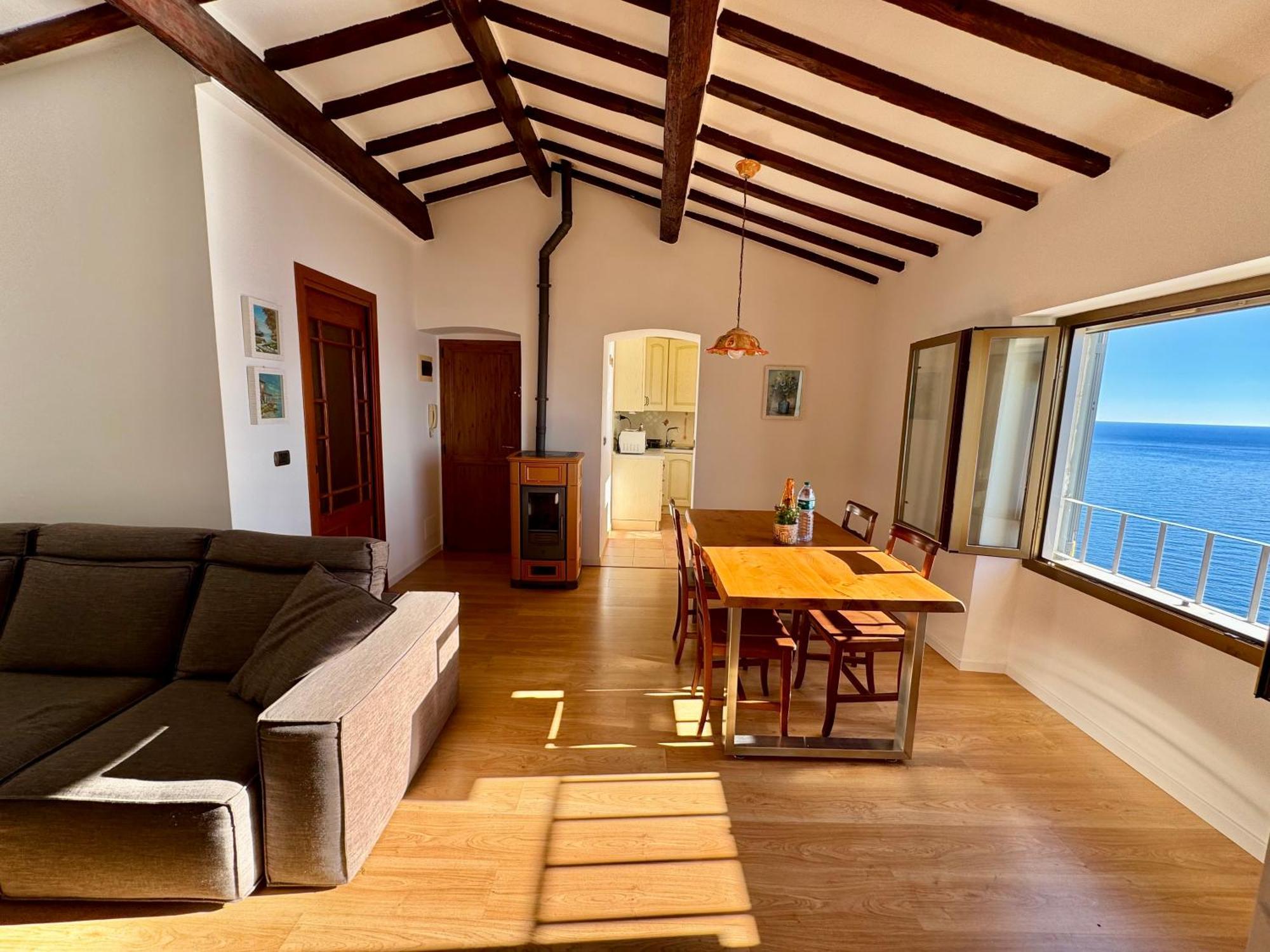 Kiss Of Sea - Balzi Rossi & Baia Beniamin Apartment Ventimiglia Ngoại thất bức ảnh