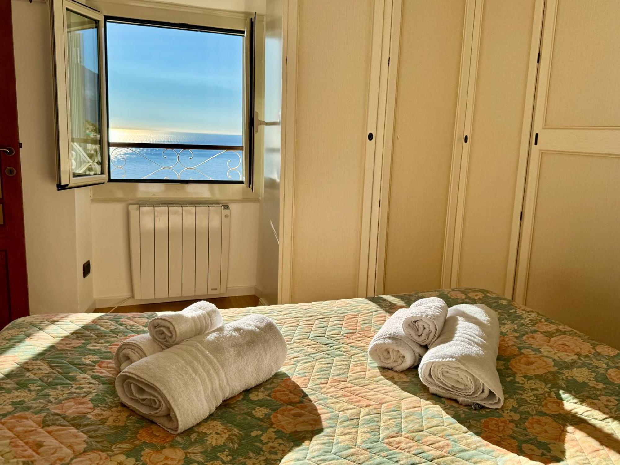 Kiss Of Sea - Balzi Rossi & Baia Beniamin Apartment Ventimiglia Ngoại thất bức ảnh