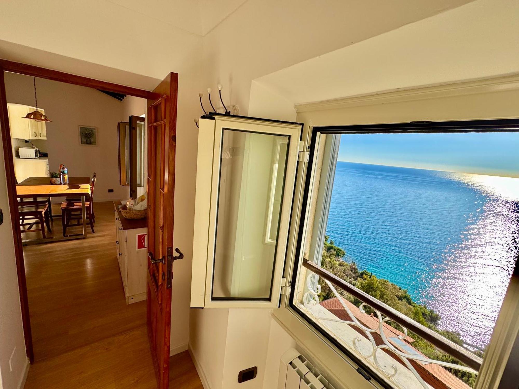 Kiss Of Sea - Balzi Rossi & Baia Beniamin Apartment Ventimiglia Ngoại thất bức ảnh